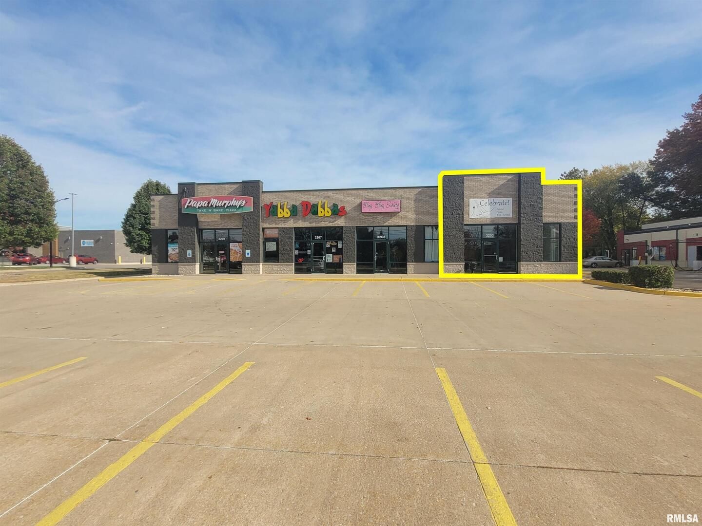 3203 DEVILS GLEN Road — Bettendorf, IA 52722
