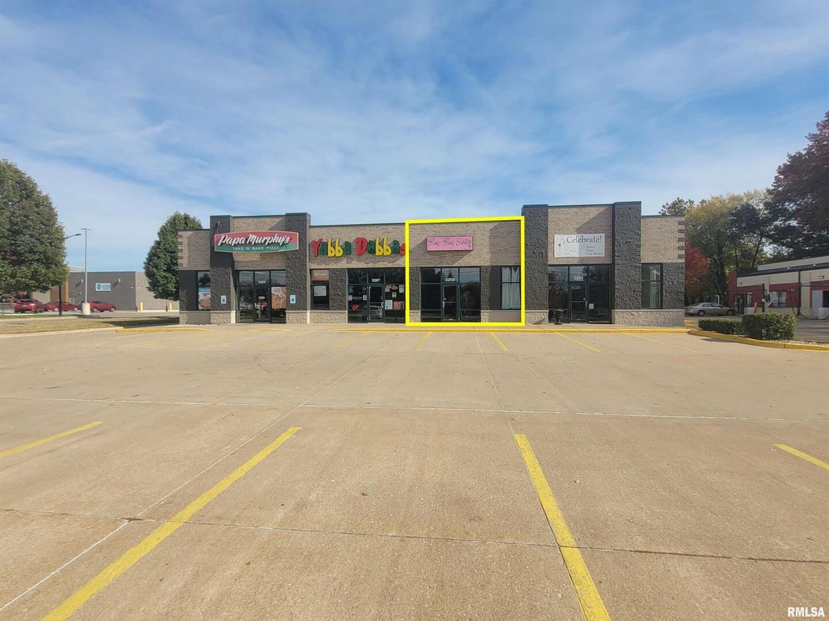 3205 DEVILS GLEN Road, Bettendorf, IA 52722