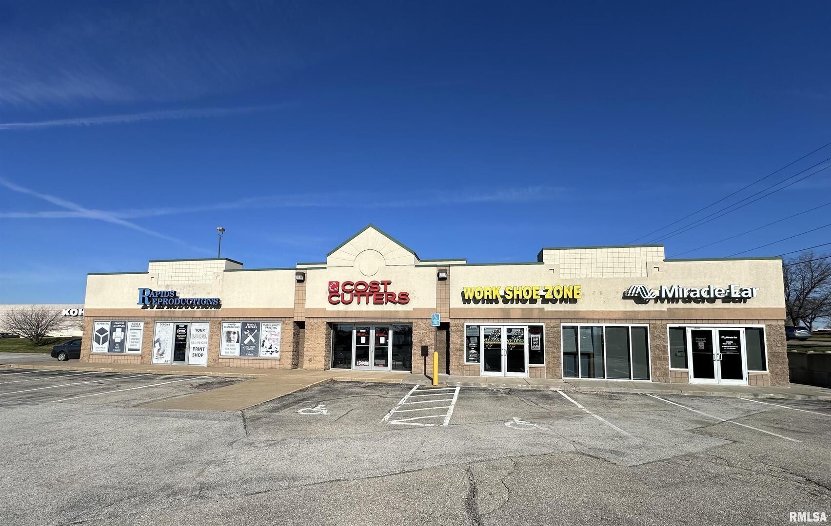 3876 Elmore Avenue Avenue — Davenport, IA 52807