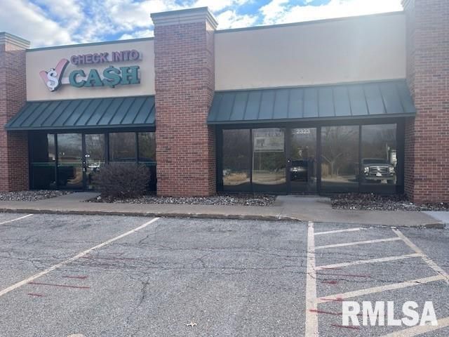 2323 CUMBERLAND Square, Bettendorf, IA 52722-3251