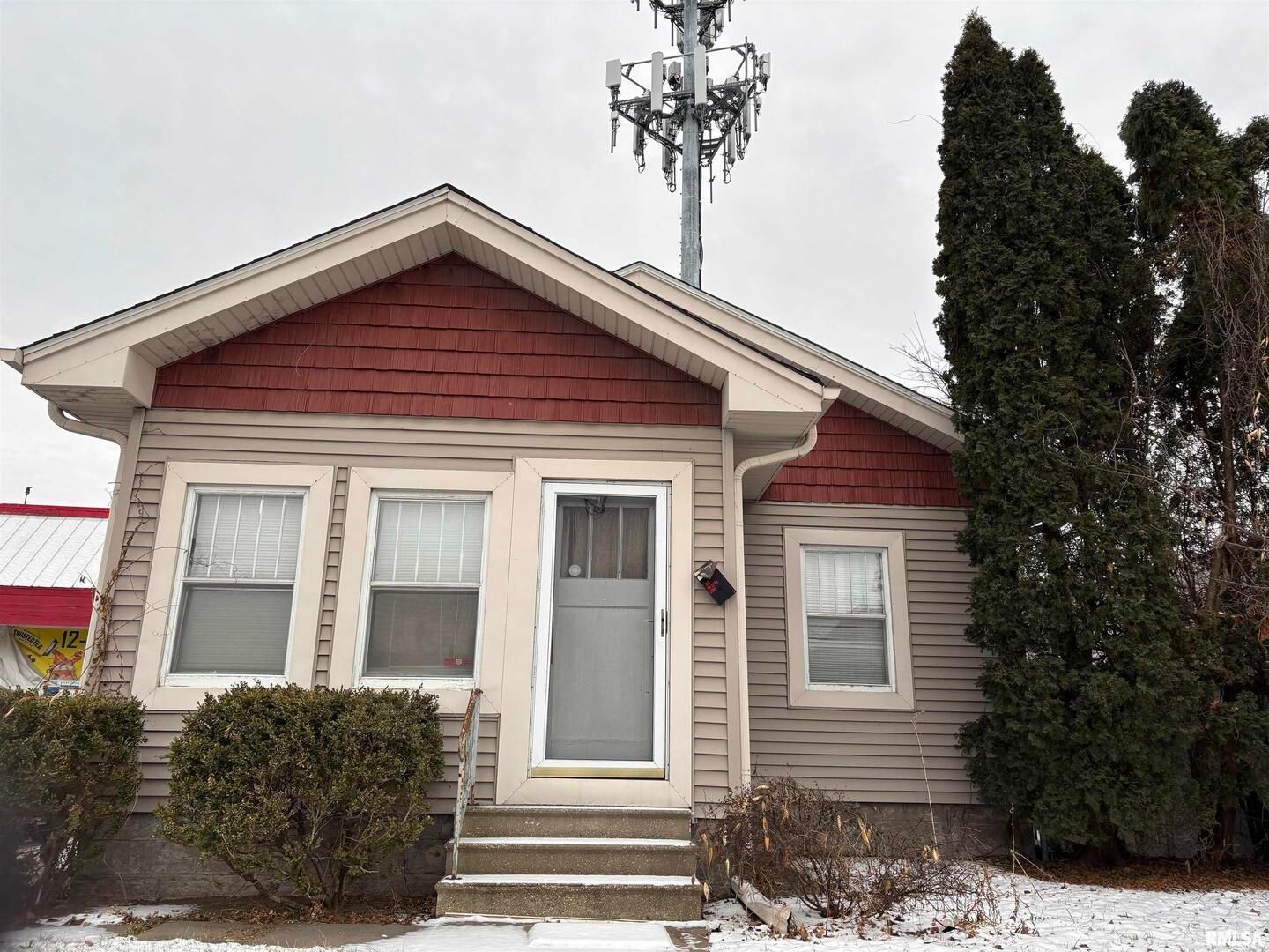 3316 AVENUE OF THE CITIES Avenue — Moline, IL 61265