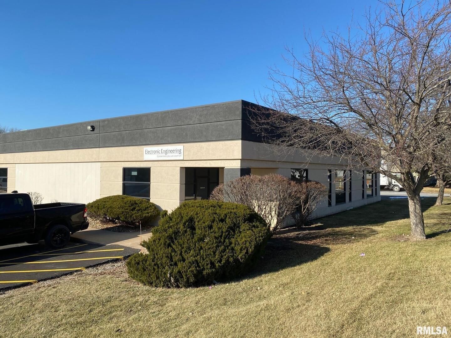 5000 TREMONT Avenue #201 — Davenport, IA 52806