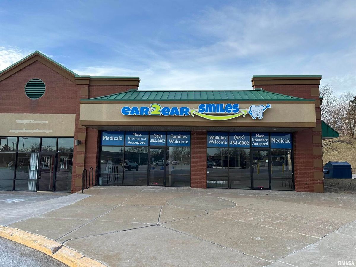 2140 KIMBERLY Road, Davenport, IA 52806