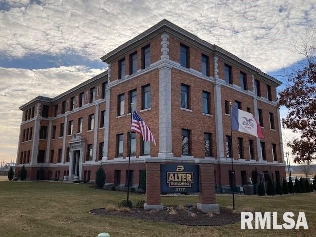 2117 STATE Street #50 — Bettendorf, IA 52722