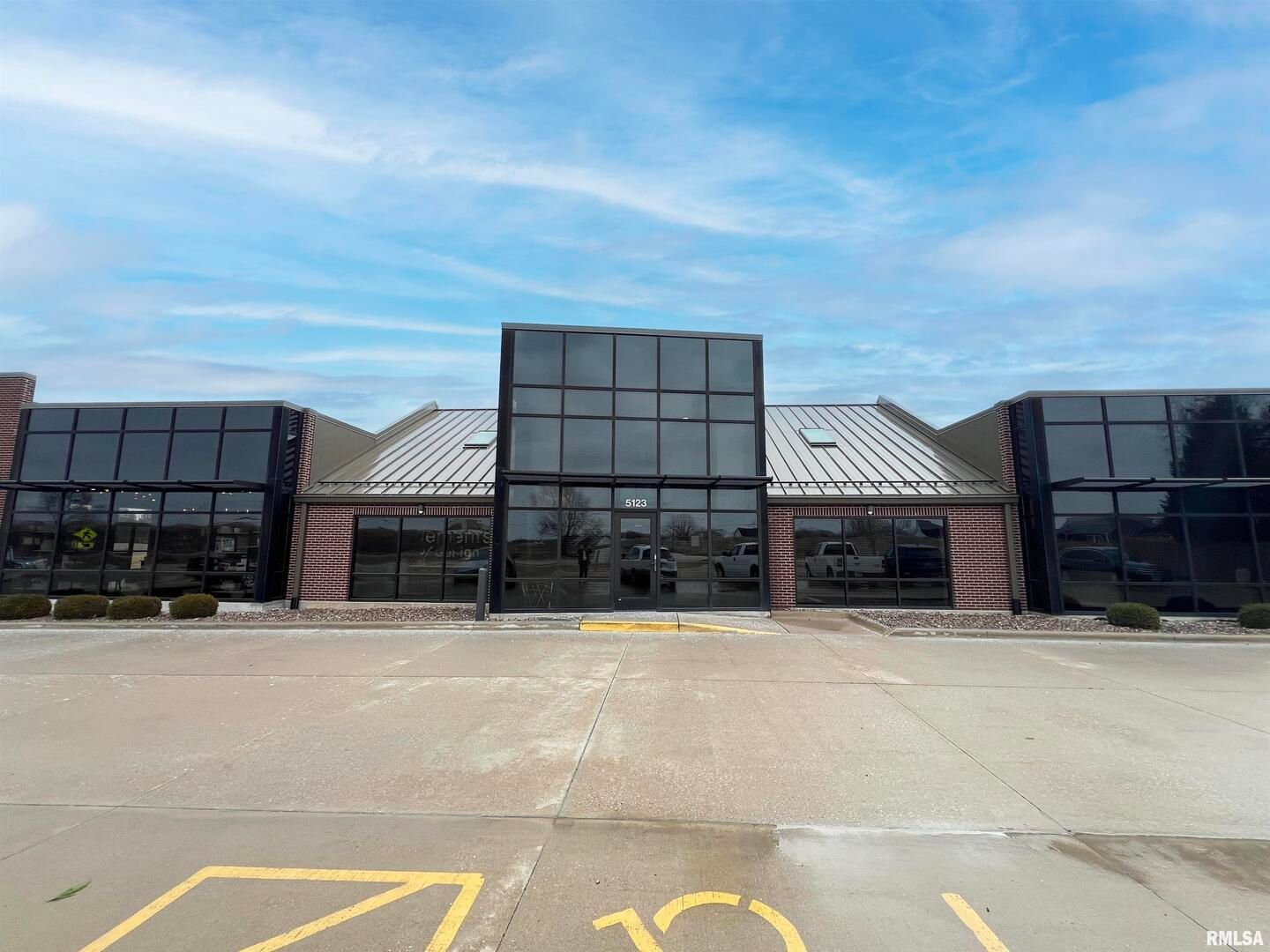 5123 MIDDLE Road #120 — Bettendorf, IA 52722