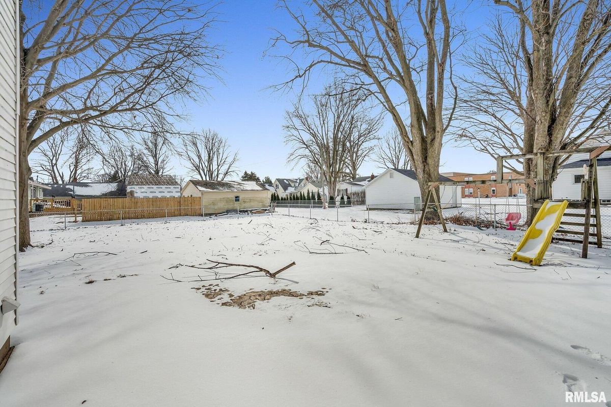 217 N 5TH Avenue, New Windsor, IL 61465