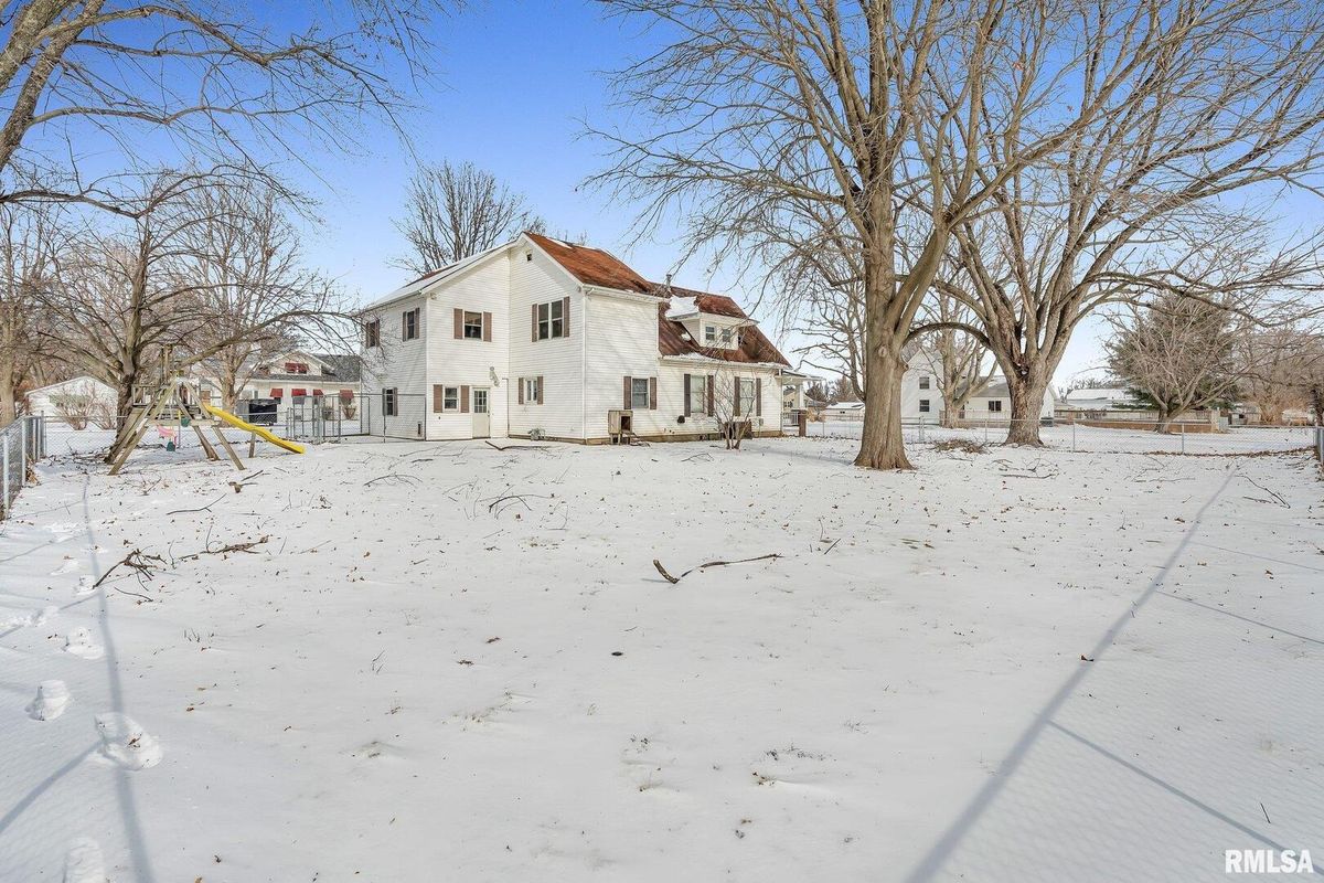 217 N 5TH Avenue, New Windsor, IL 61465