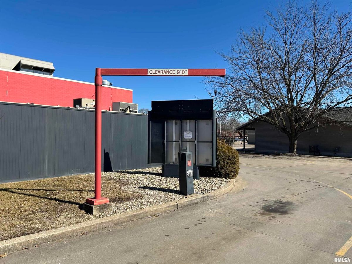 615 E JACKSON Street, Macomb, IL 61455