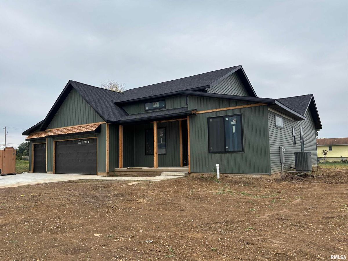 1819 Zara, Clinton, IA 52732