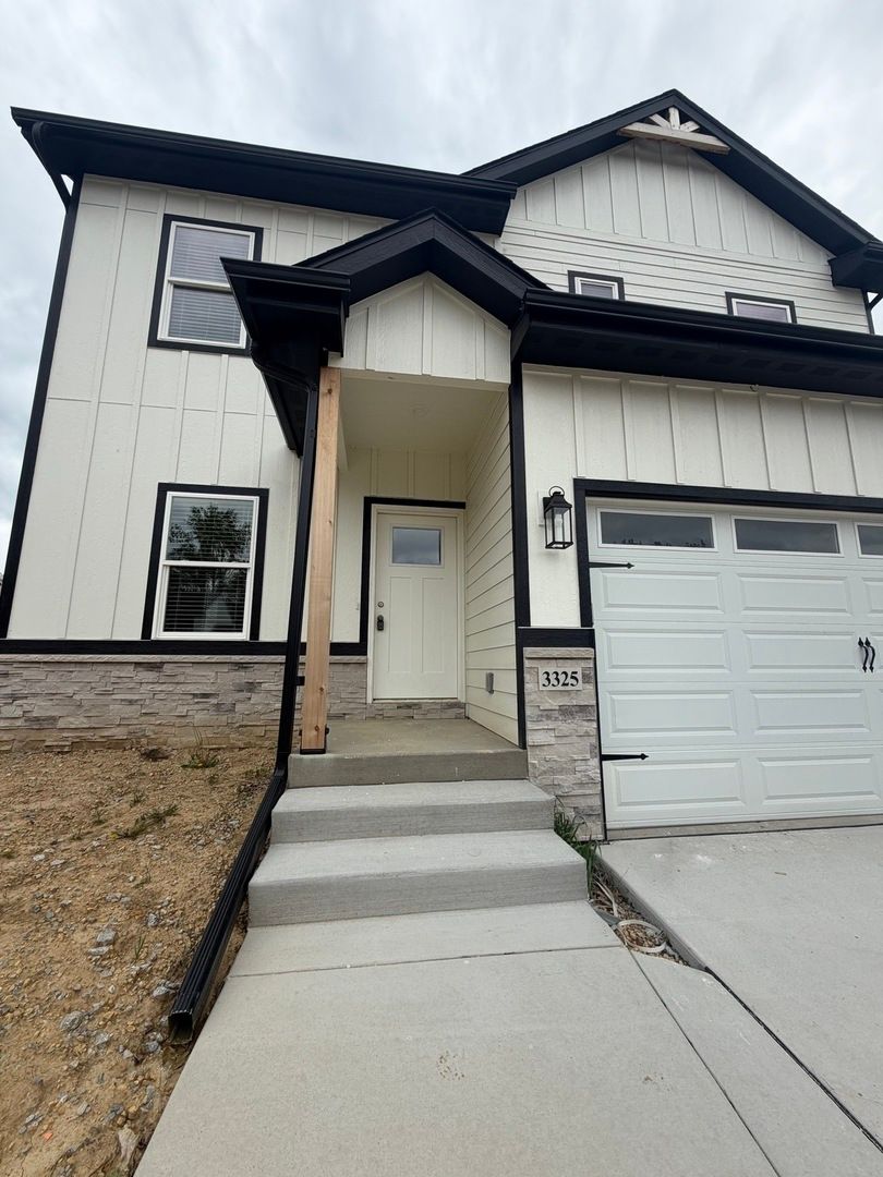 3325 COVINGTON Drive, Davenport, IA 52806