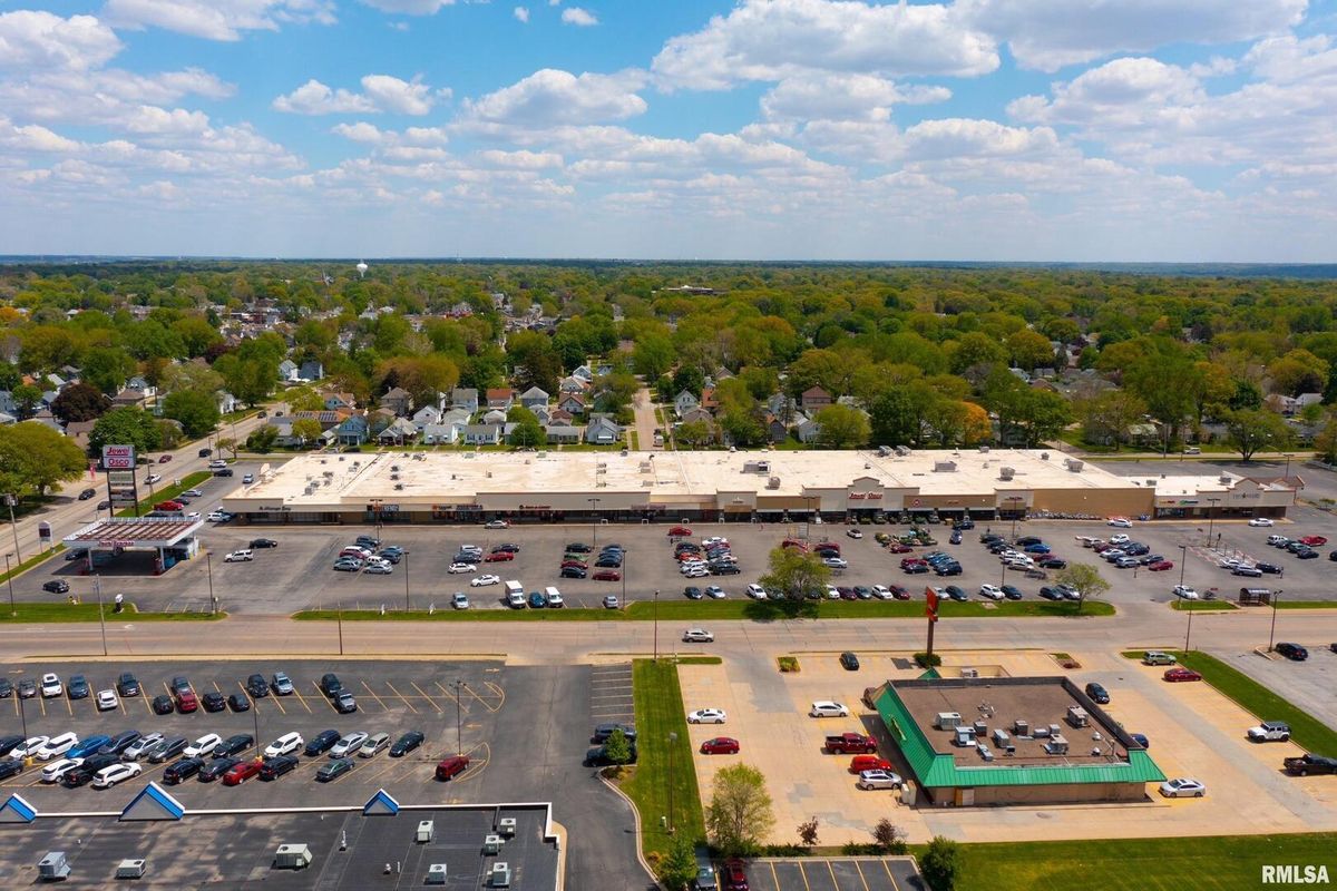 1998 1ST Street, Moline, IL 61265