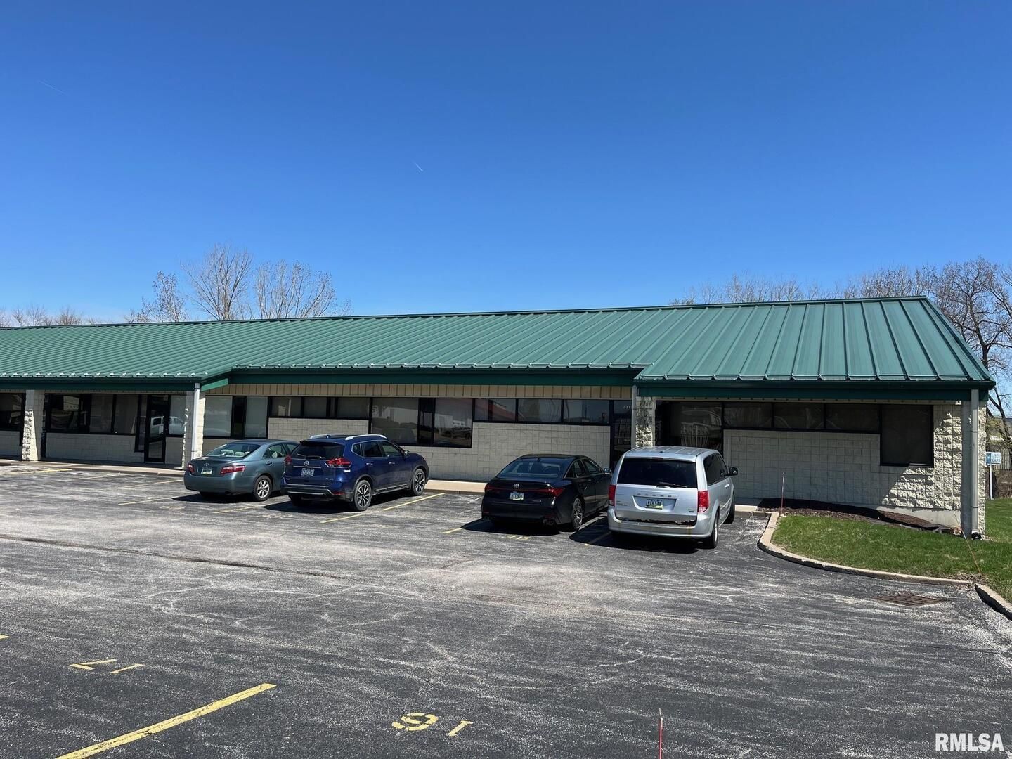 5217 GRAND Avenue — Davenport, IA 52807