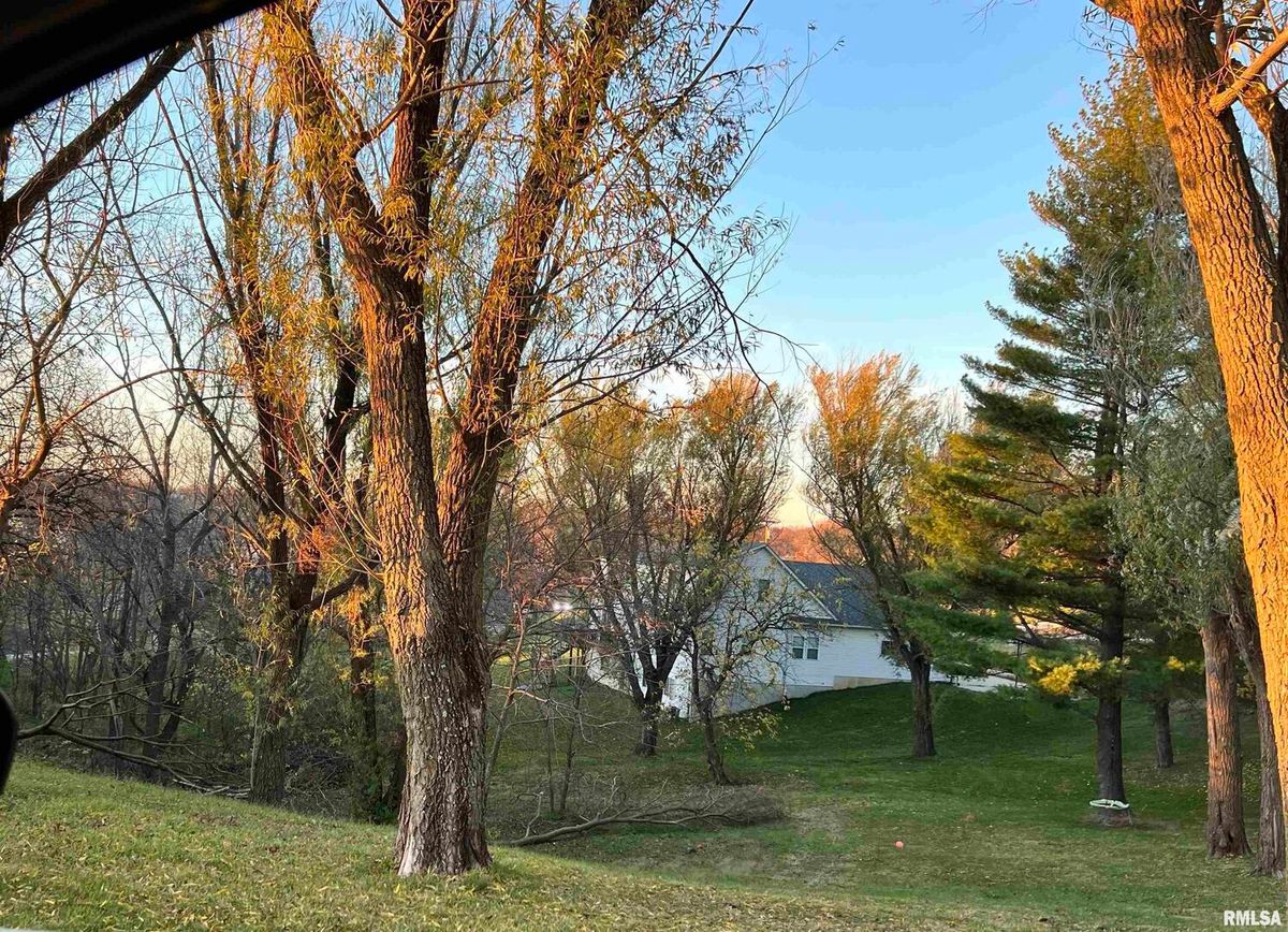 130 GLENVIEW Drive, Sherrard, IL 61281-9300