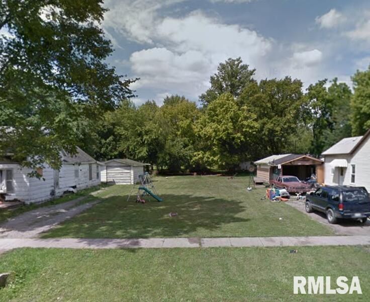 209 S WALNUT Street — Duquoin, IL 62832