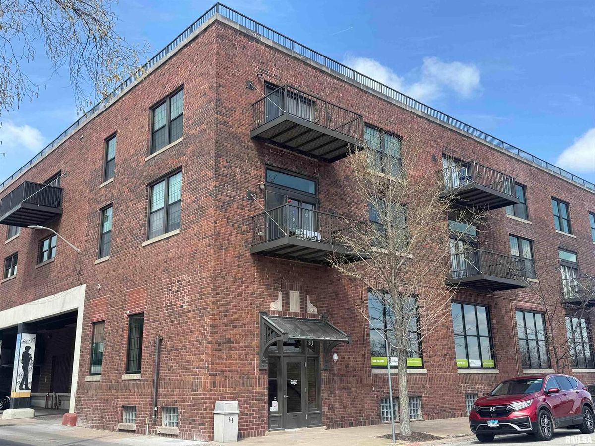 100 19TH Street, Rock Island, IL 61201