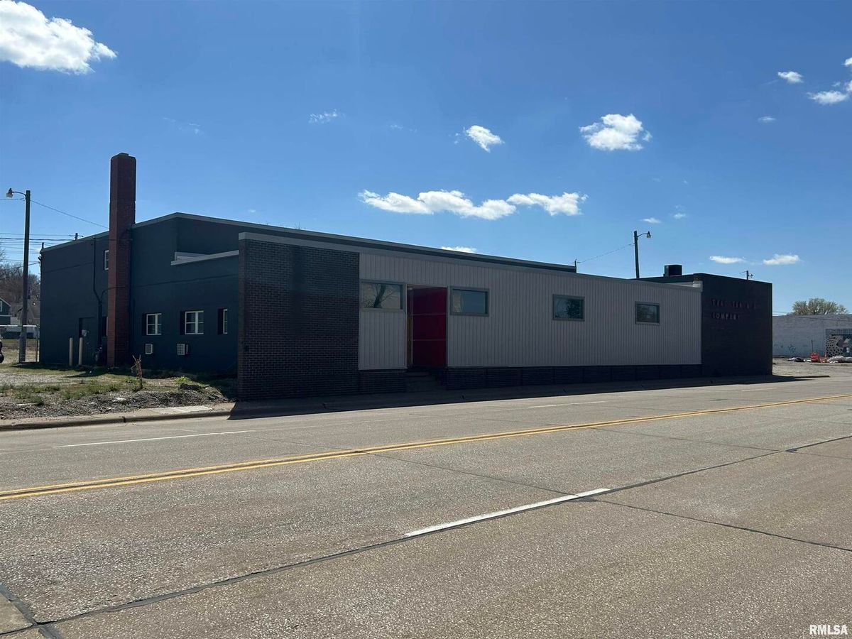 318 RIVER Drive, Moline, IL 61265