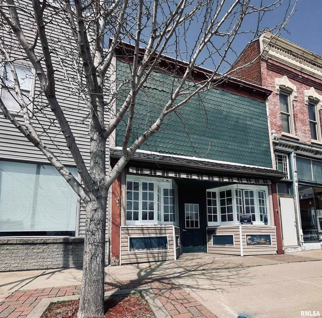 208 MAIN Avenue — Clinton, IA 52732