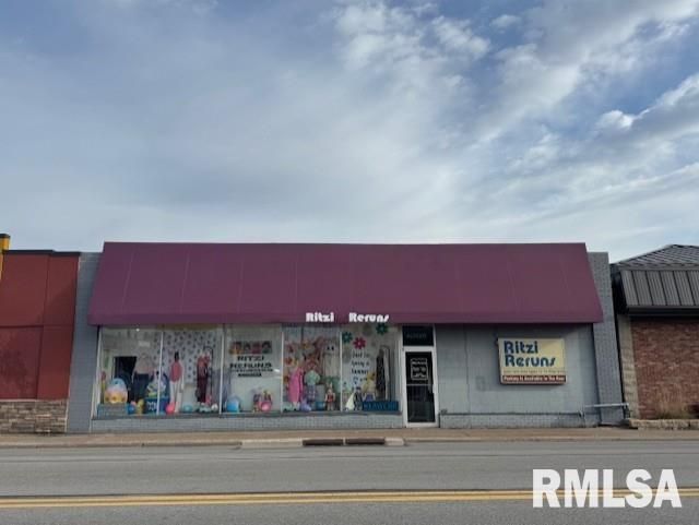 1612 LOCUST Street — Davenport, IA 52804