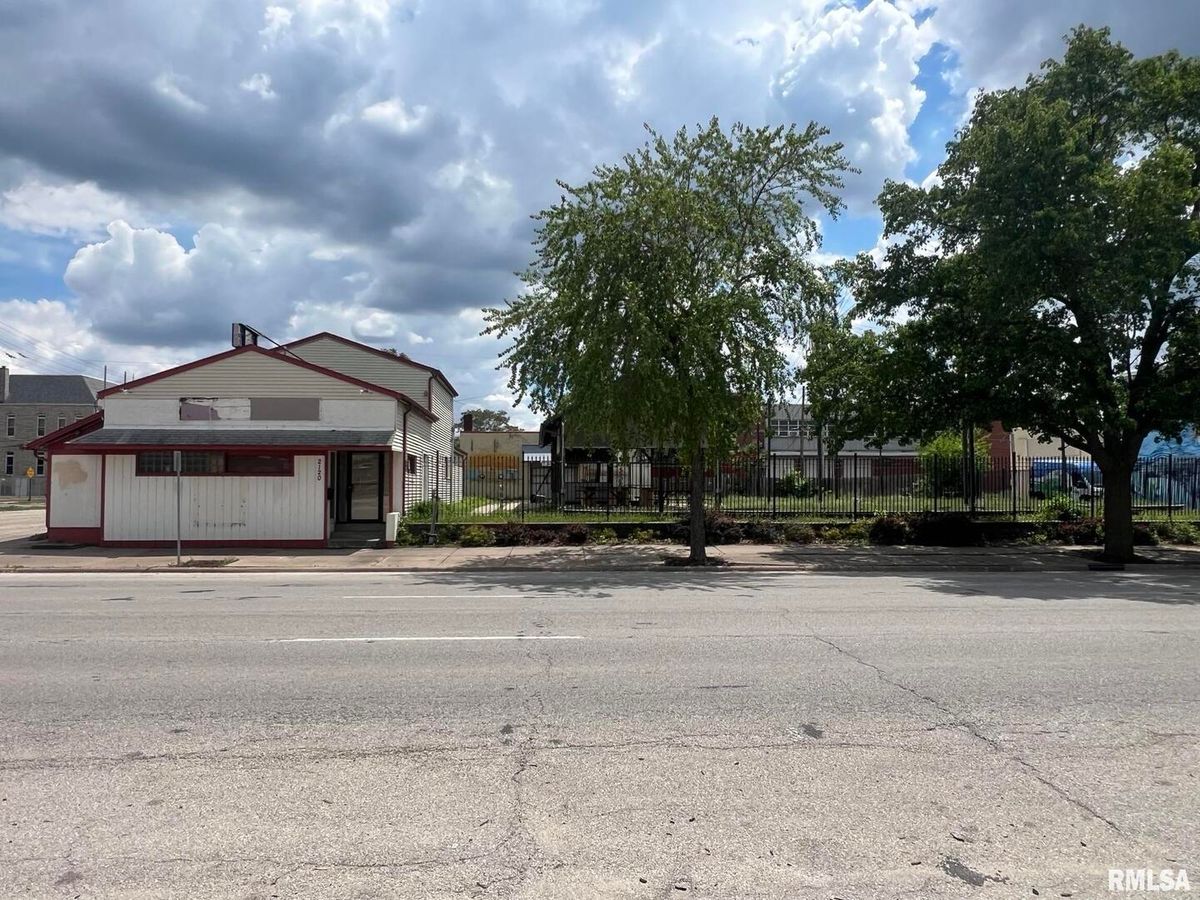 2120 4TH Avenue, Rock Island, IL 61201