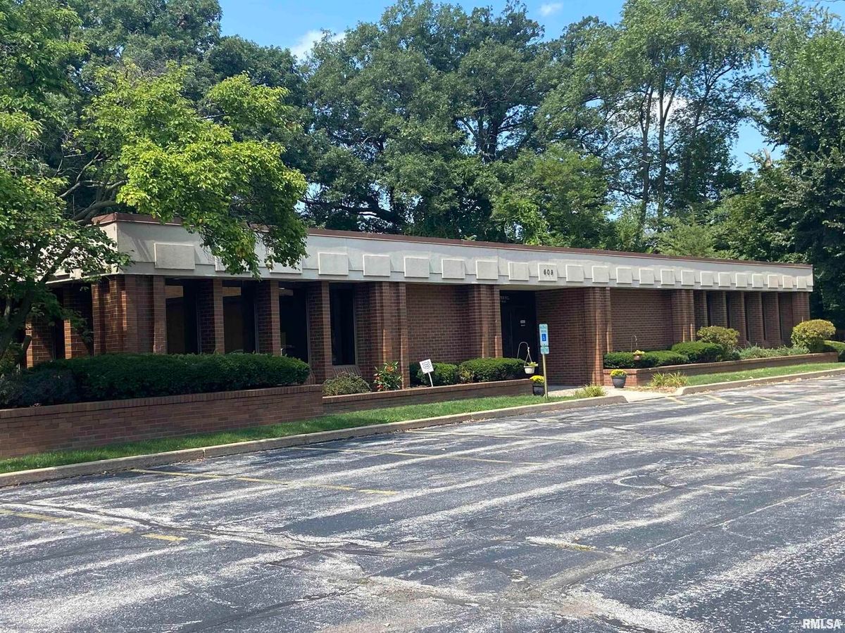 609 35TH Avenue, Moline, IL 61265