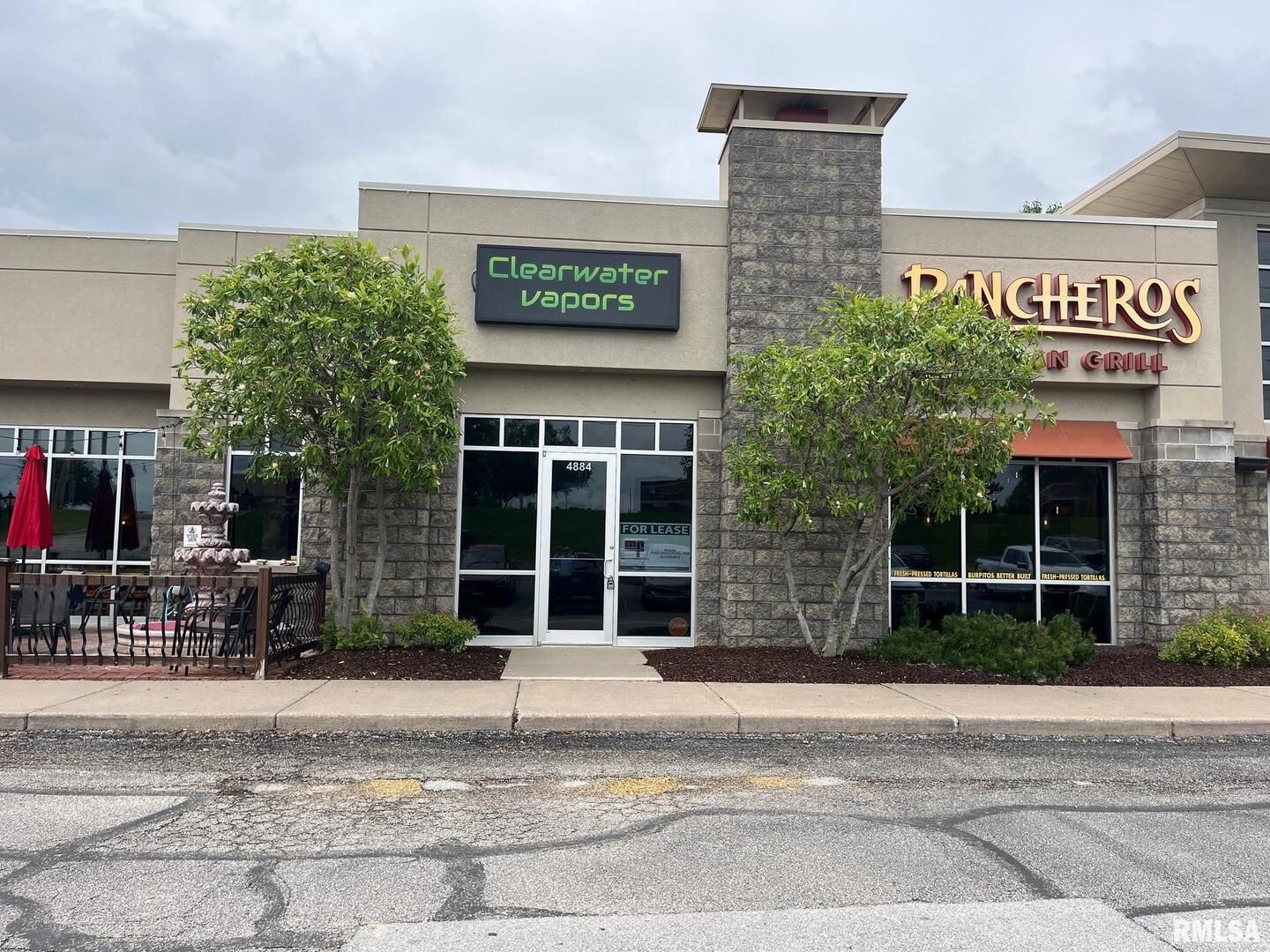 4884 UTICA RIDGE Road — Davenport, IA 52807
