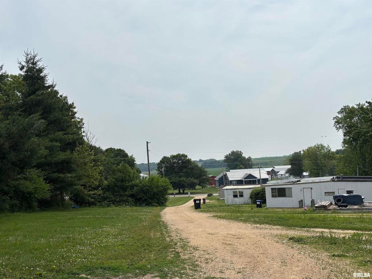 131 BROADWAY Street, Charlotte, IA 52731