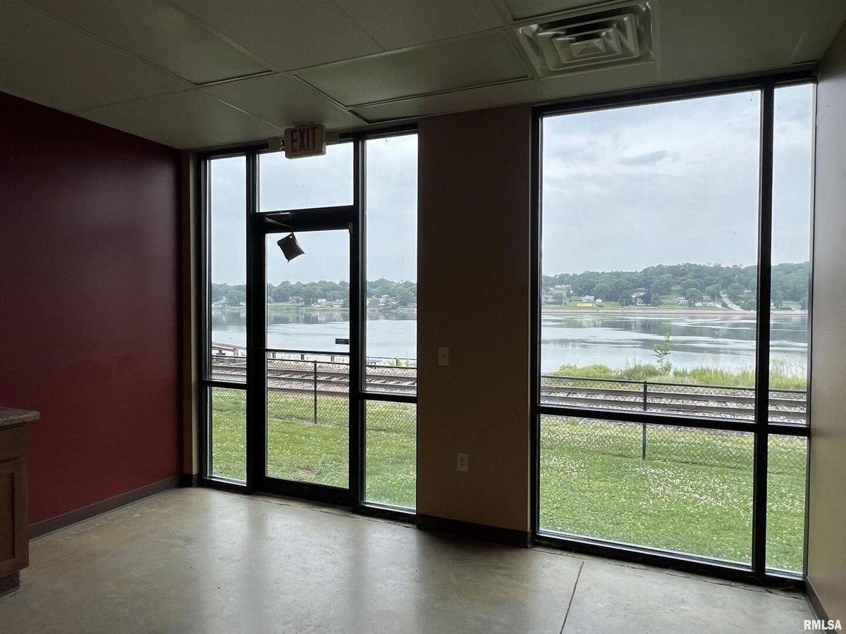 215 N MAIN Street, Port Byron, IL 61275