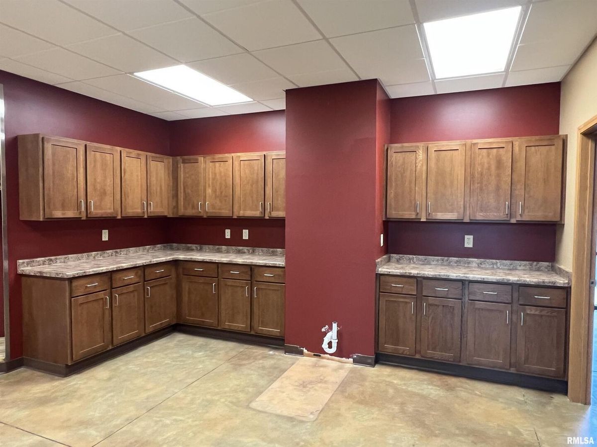 215 N MAIN Street, Port Byron, IL 61275