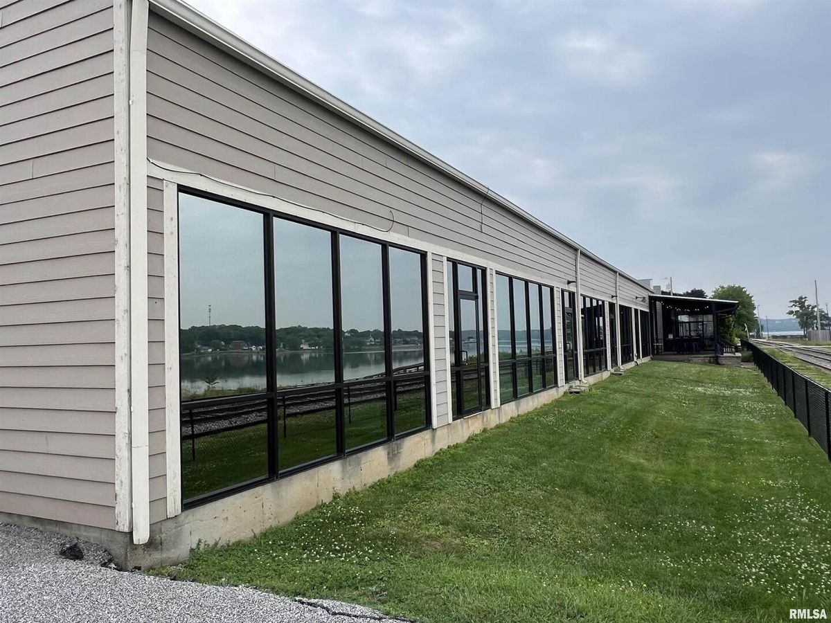 215 & 219 N MAIN Street, Port Byron, IL 61275