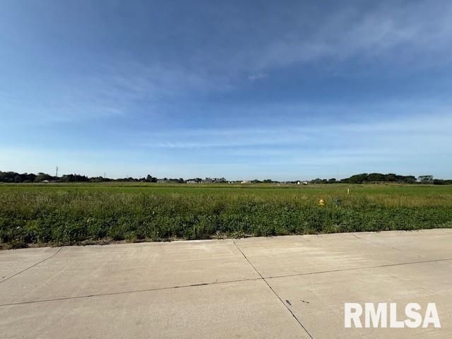 6887 Meghan Avenue — Bettendorf, IA 52722