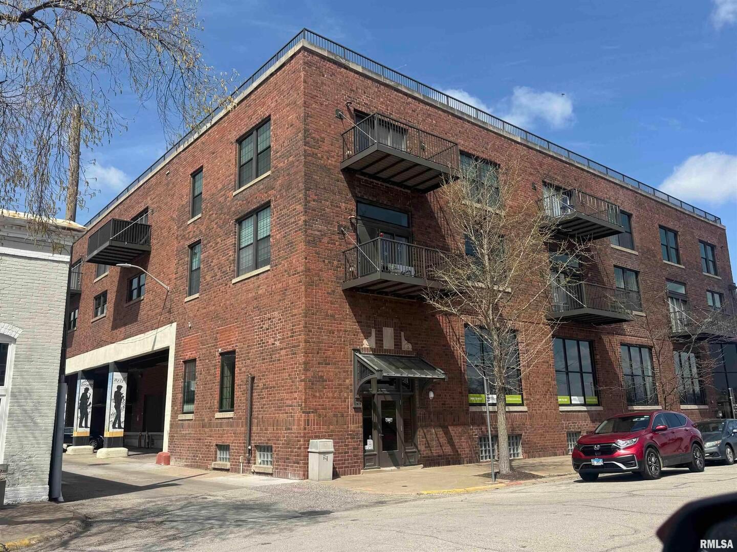 100 19TH Street #106 and 107 — Rock Island, IL 61201