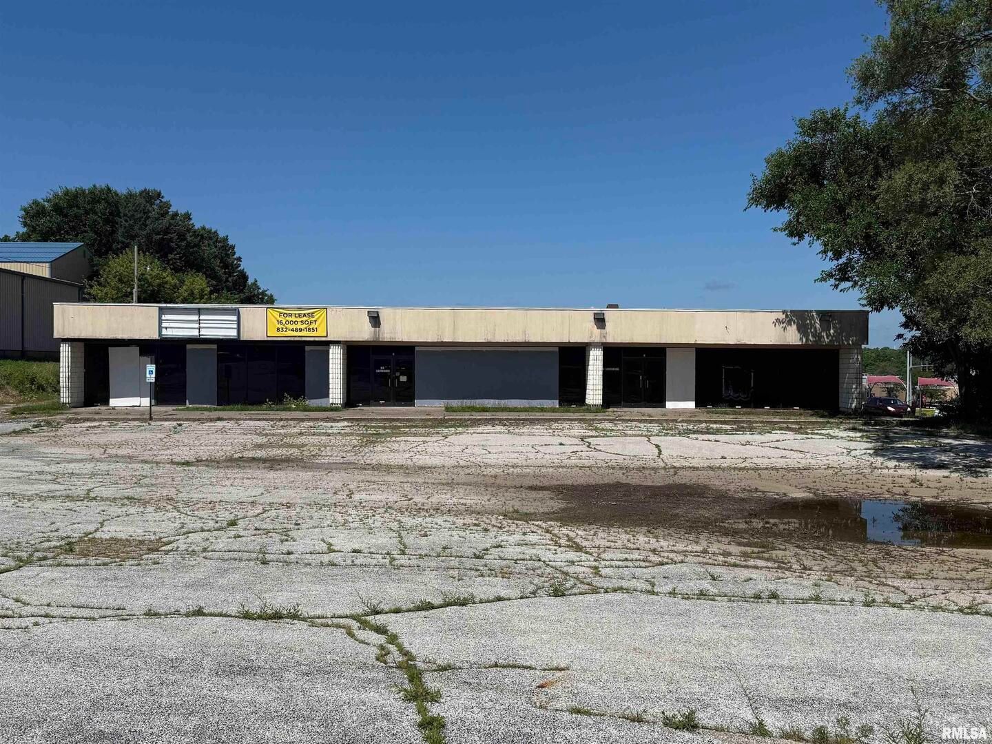 4128 BRADY Street — Davenport, IA 52806
