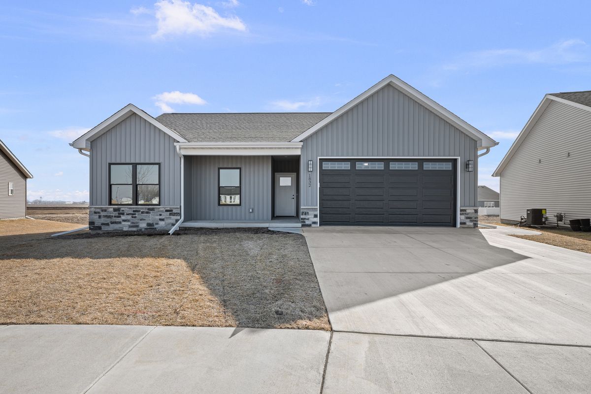 1832 Redbud Circle, Eldridge, IA 52748
