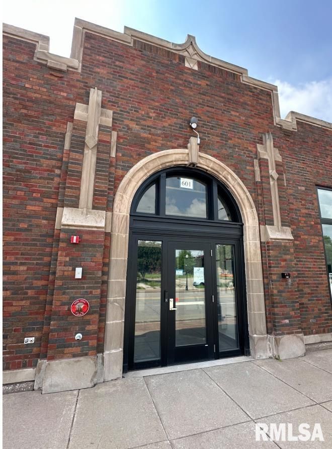 601 W 2ND Street #103 — Davenport, IA 52801
