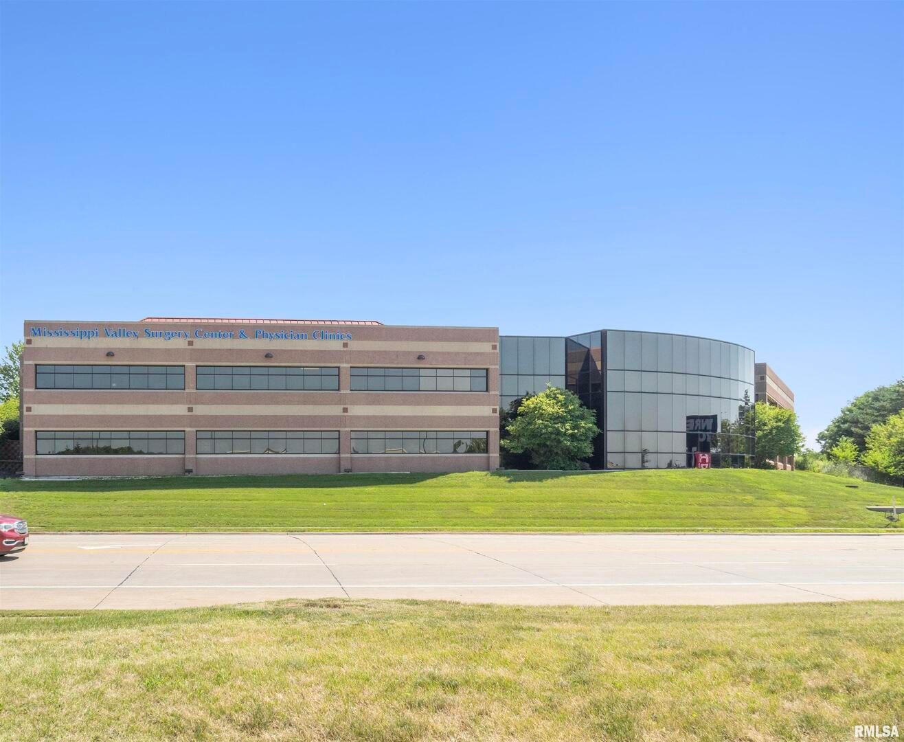 3385 DEXTER Court #3-002 — Davenport, IA 52807