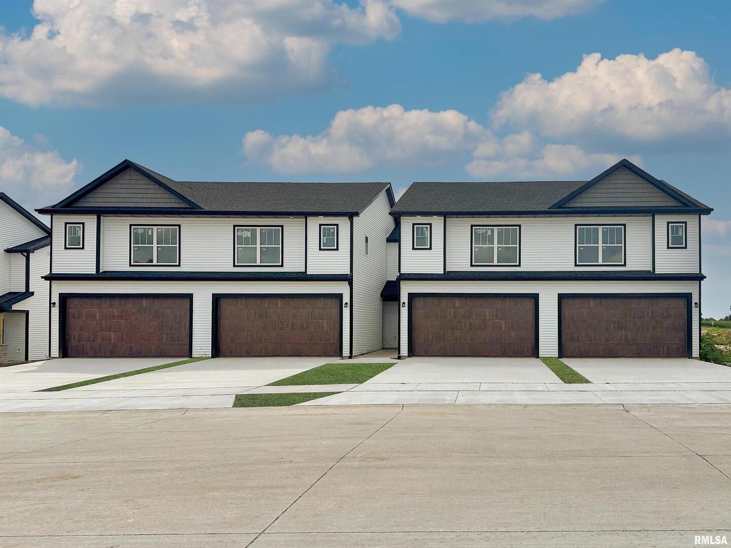 5882 BUTTERFIELD Court — Bettendorf, IA 52722