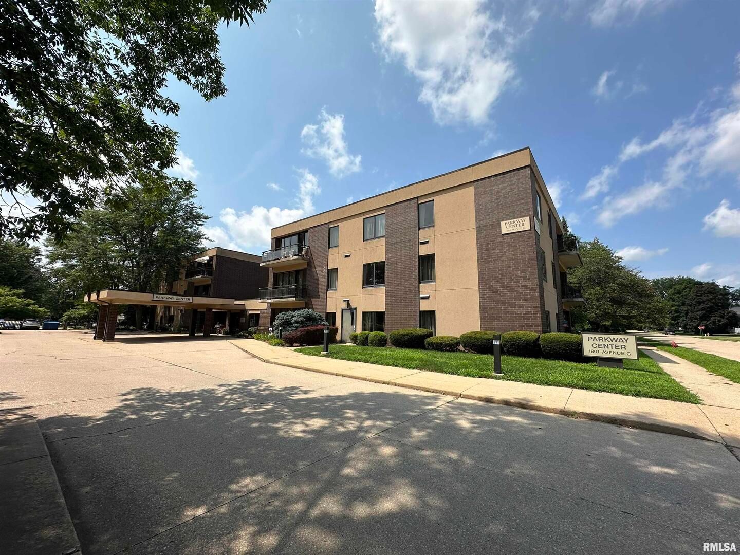 1801 AVENUE G — Sterling, IL 61081