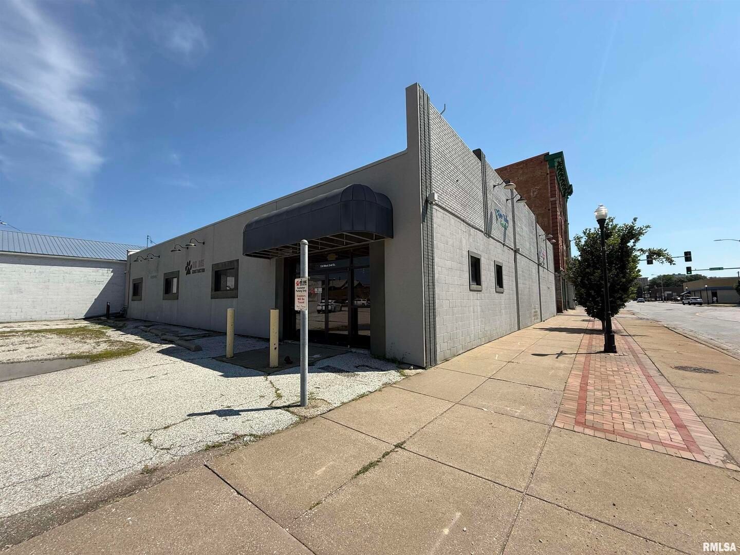 724 W 2ND Street — Davenport, IA 52802