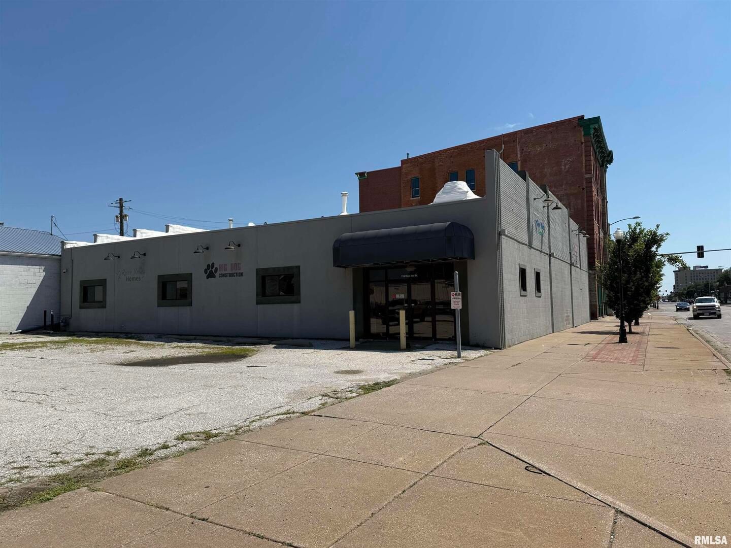 724 W 2ND Street — Davenport, IA 52802