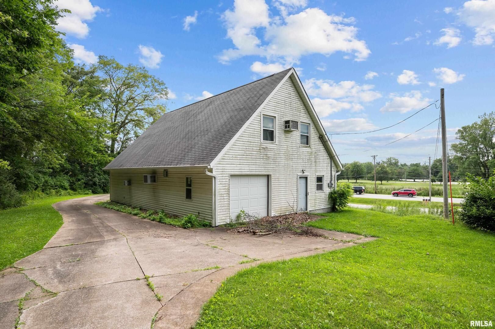 242 S STATE Avenue — Hampton, IL 61256-9638