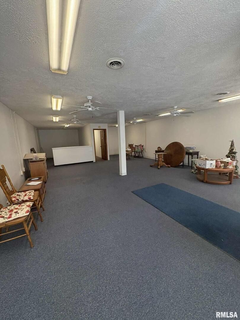 110 W MARKET Street, Christopher, IL 62822