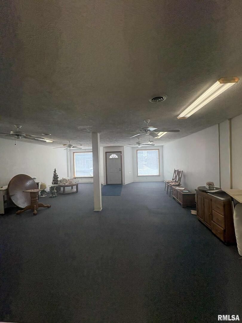 110 W MARKET Street, Christopher, IL 62822