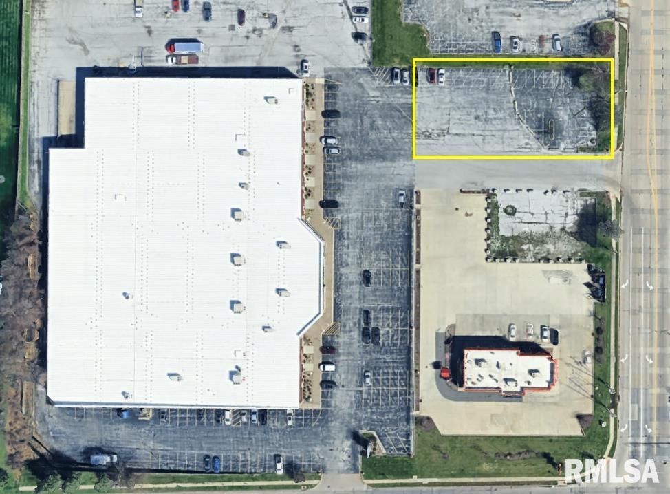 1320 KIMBERLY Road, Davenport, IA 52806