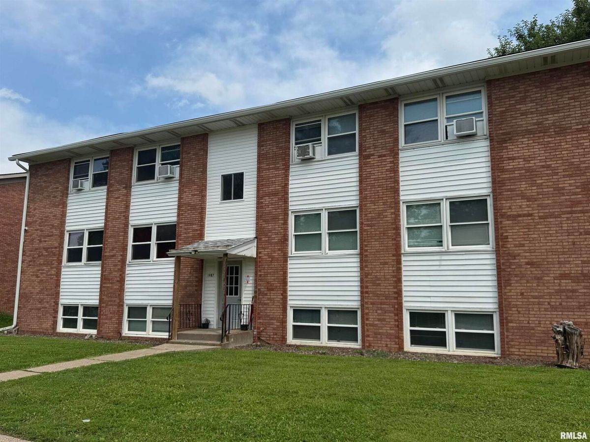 1907 16TH Street, Silvis, IL 61282