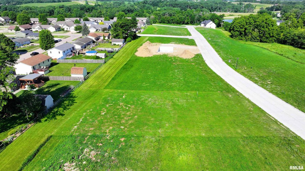 1813 Zara, Clinton, IA 52732