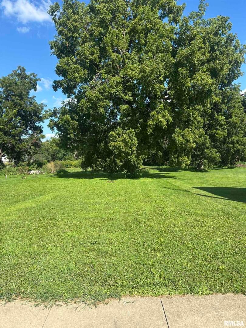 114 BROADWAY Street — Charlotte, IA 52731