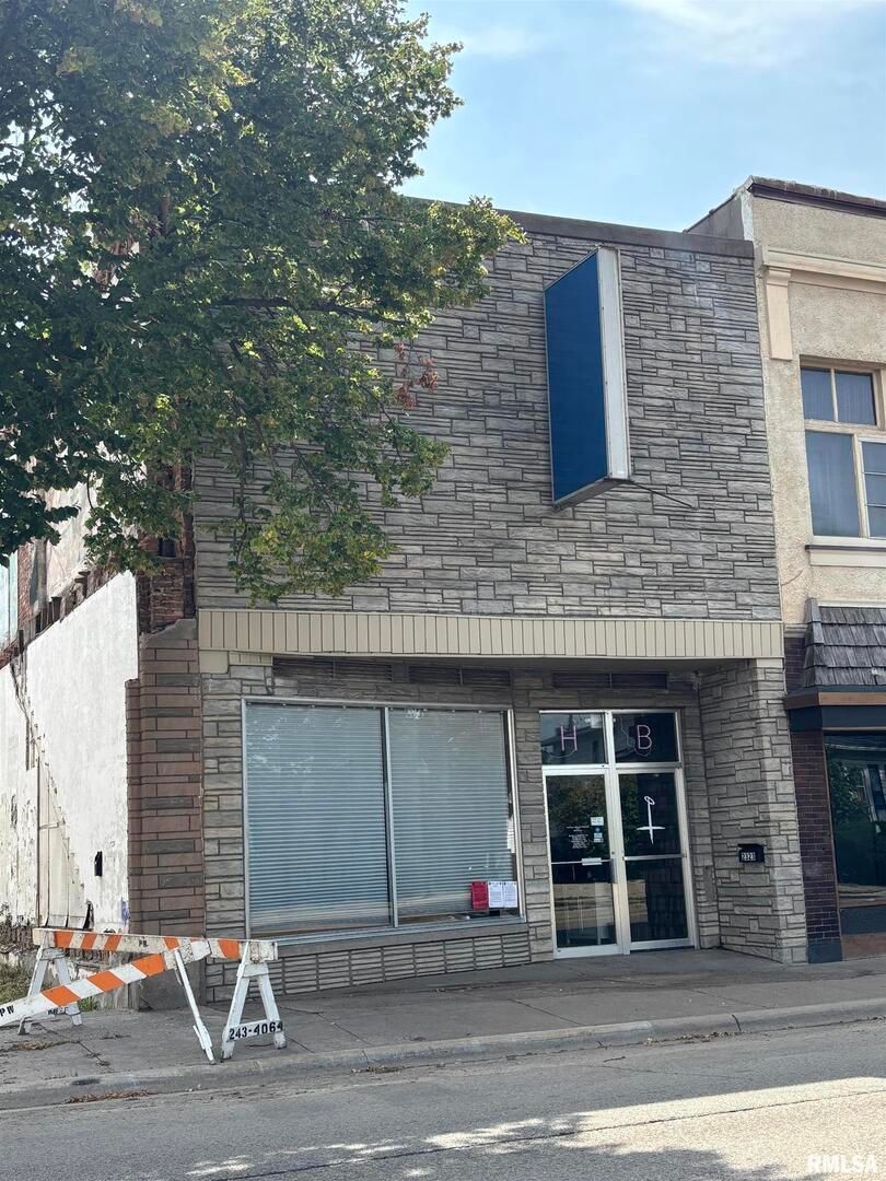 2323 N 2ND Street — Clinton, IA 52732