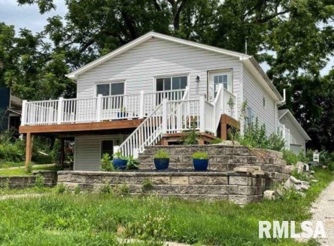 813 W 2ND Street — Cedar Falls, IA 50613