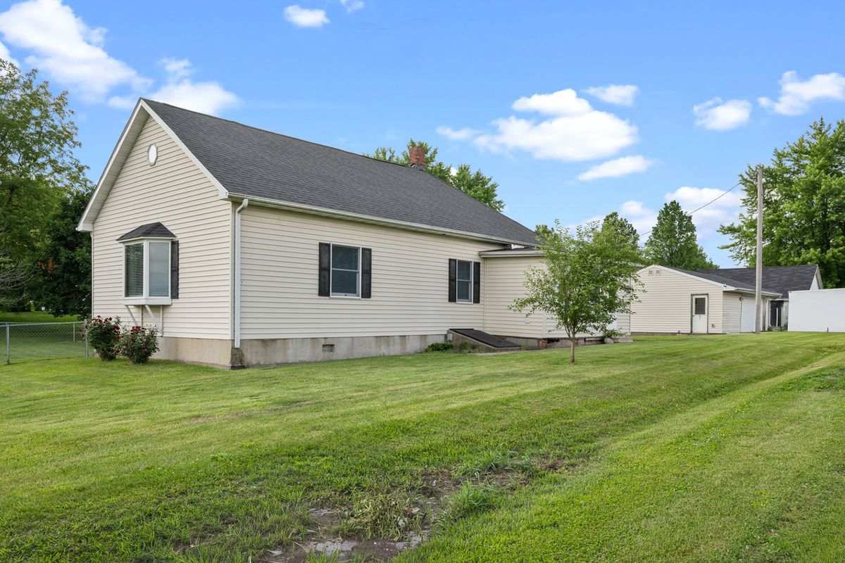 406 234th St Street, Aledo, IL 61234