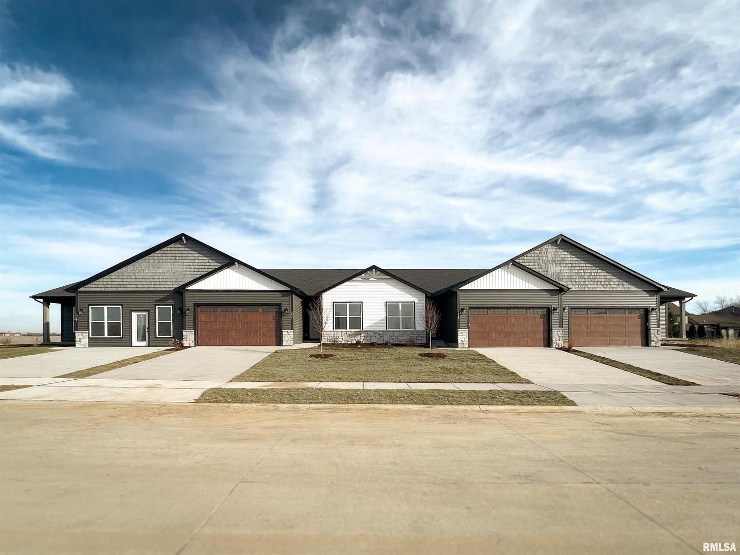 5937 BUTTERFIELD Drive — Bettendorf, IA 52722